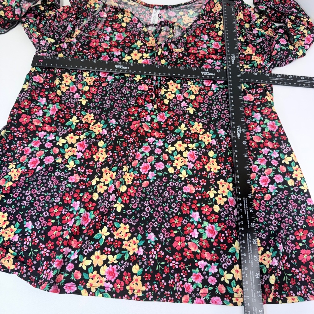 Dear Scarlett Blouse Womens Large Black Pink Floral Bell Sleeve Tie Neck NWT - Picture 2 of 5